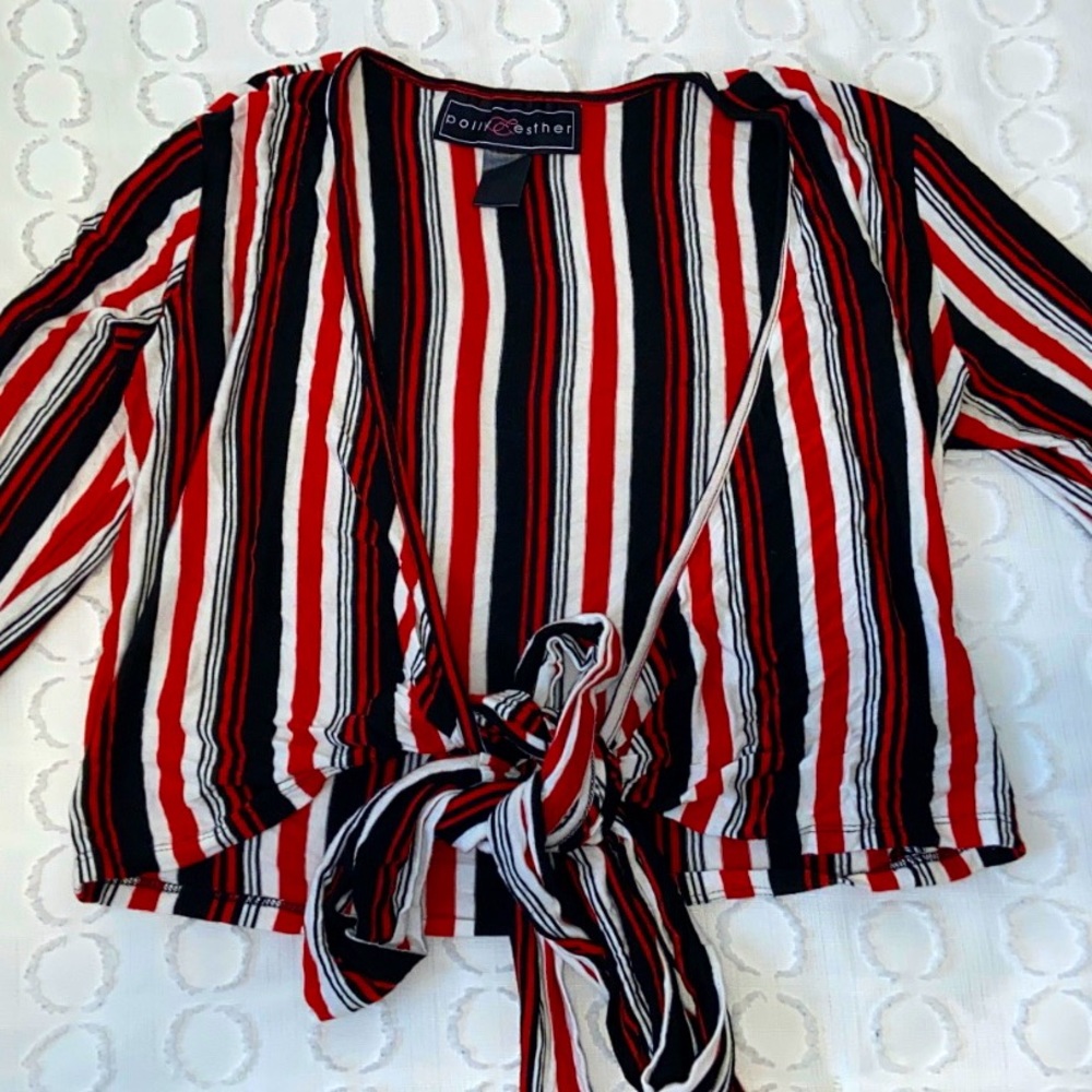 Wrap around surplise top